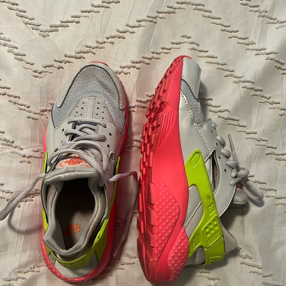 Women’s coral and green air huaraches